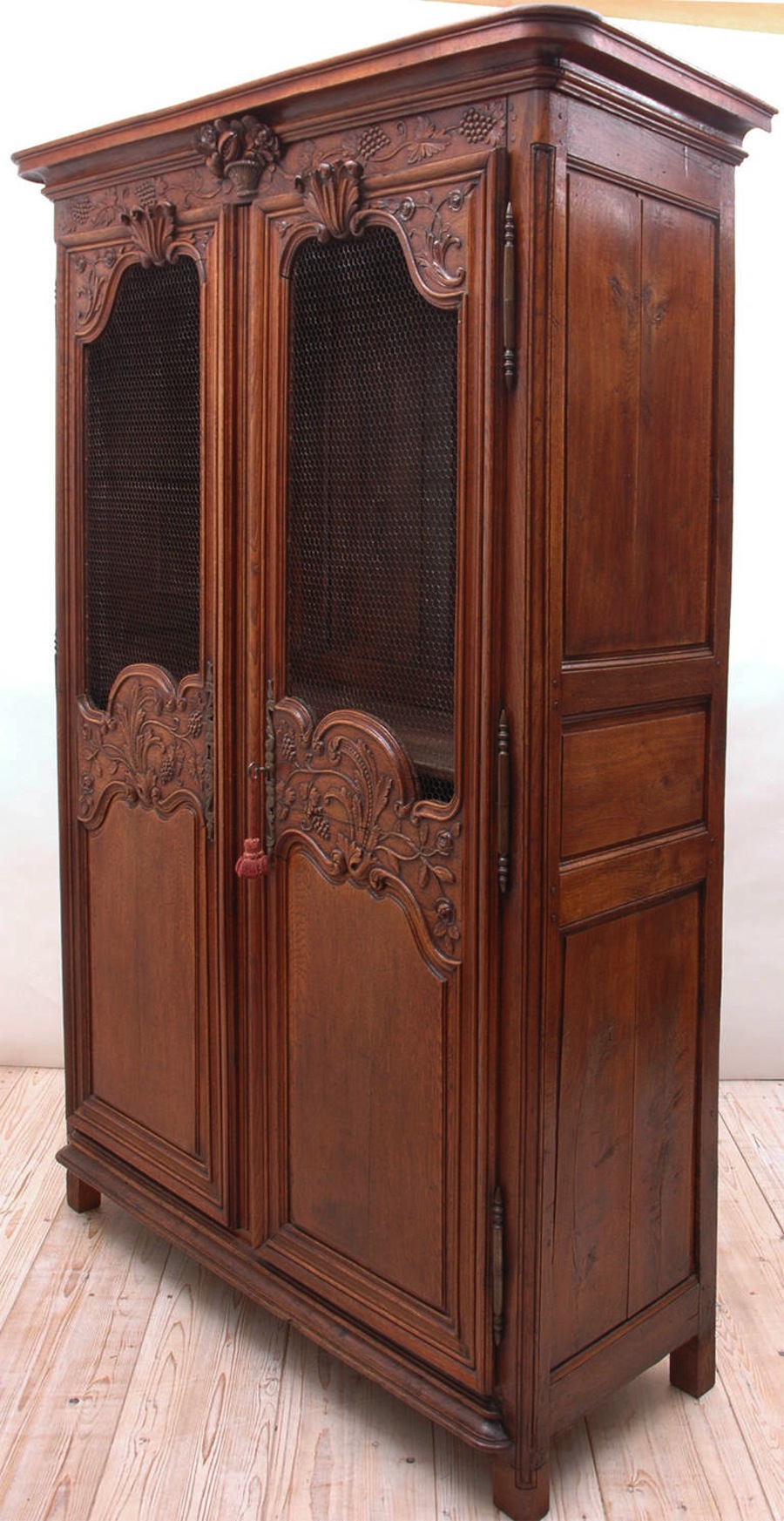 Armoire Meaning In English Almoire