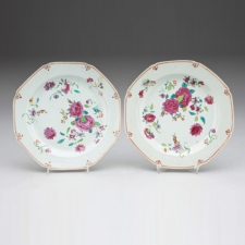 Set of Two Porcelain Hexagonal Plates with Flowers Qing Dynasty